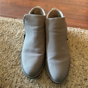 Size 9 Dr Scholls Gray Booties